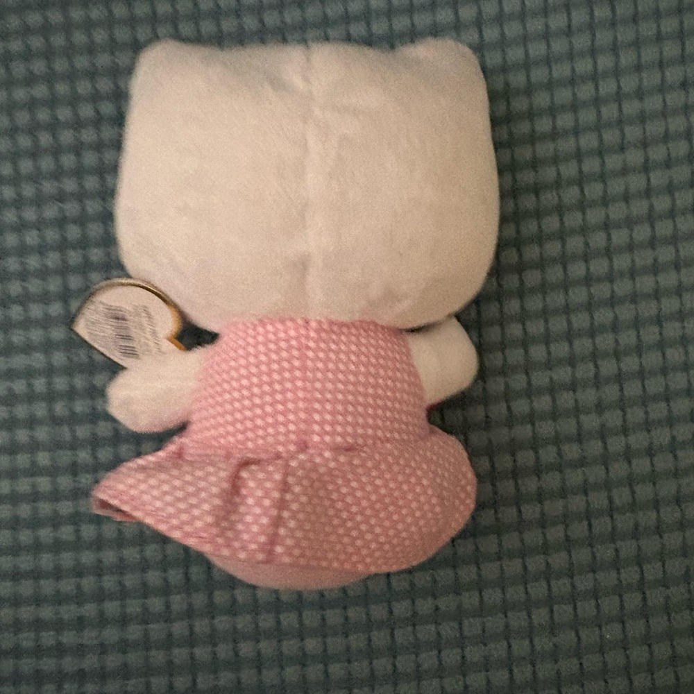 NWT Ty HELLO KITTY Pink/White Spotted Dress & Bow Holding Heart Beanie Baby 6” - Picture 2 of 6